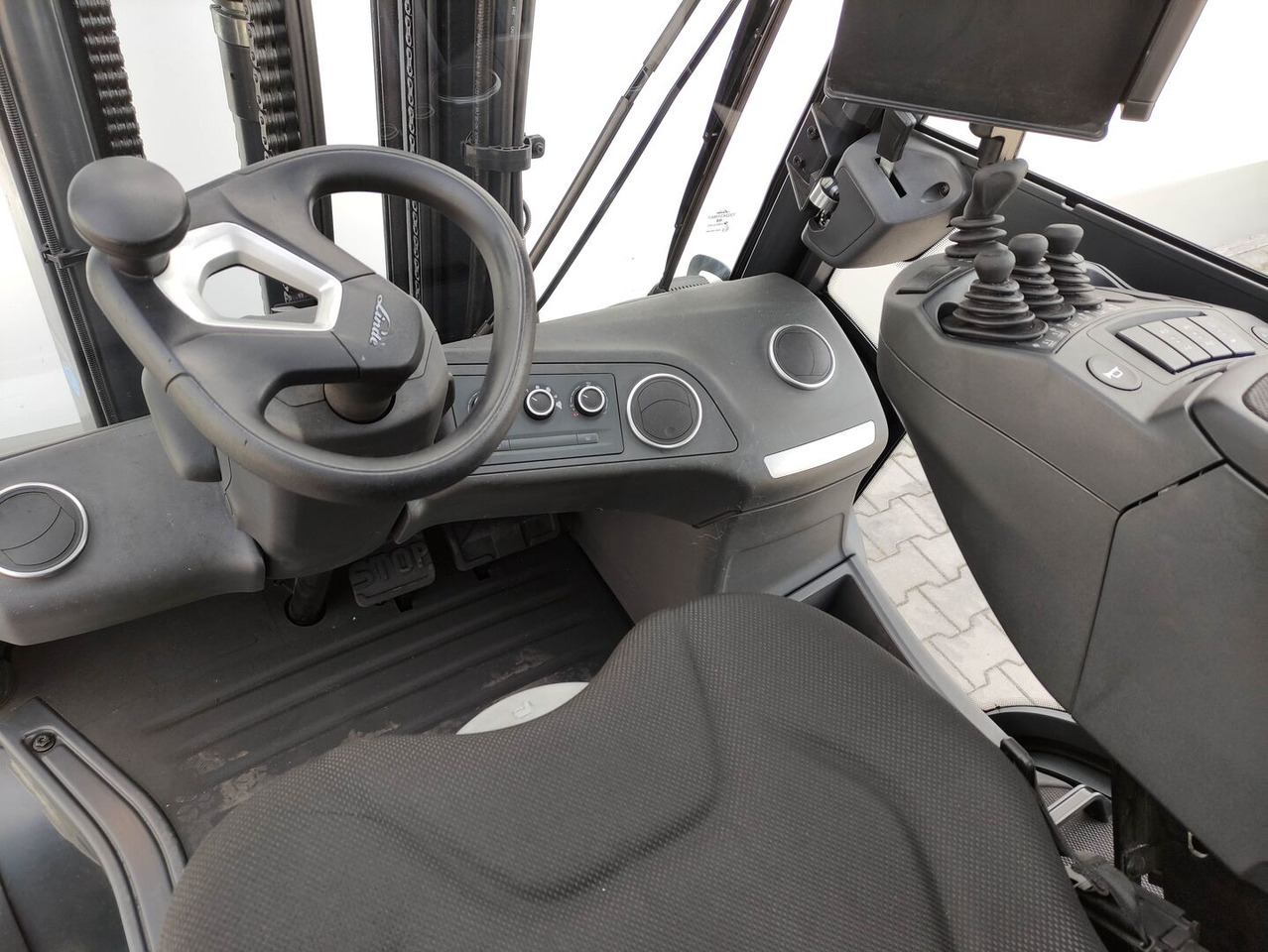 Linde H35D-01-120 (LACK NEU) - Stivuitor diesel: Foto 5 Linde H35D-01-120 (LACK NEU) - Stivuitor diesel: Foto 5