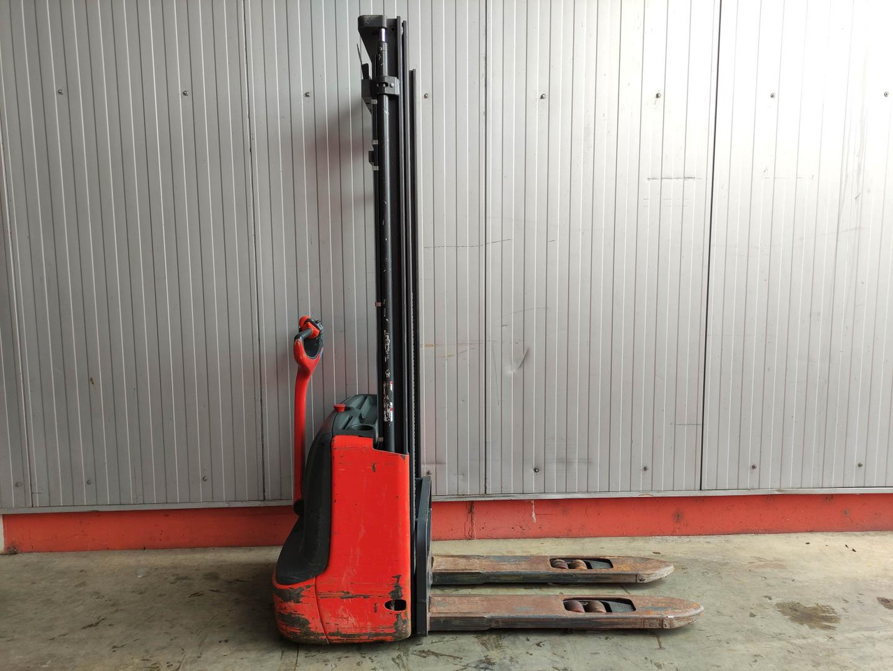 Linde L12 - Transpalet la mare înălţime: Foto 2 Linde L12 - Transpalet la mare înălţime: Foto 2