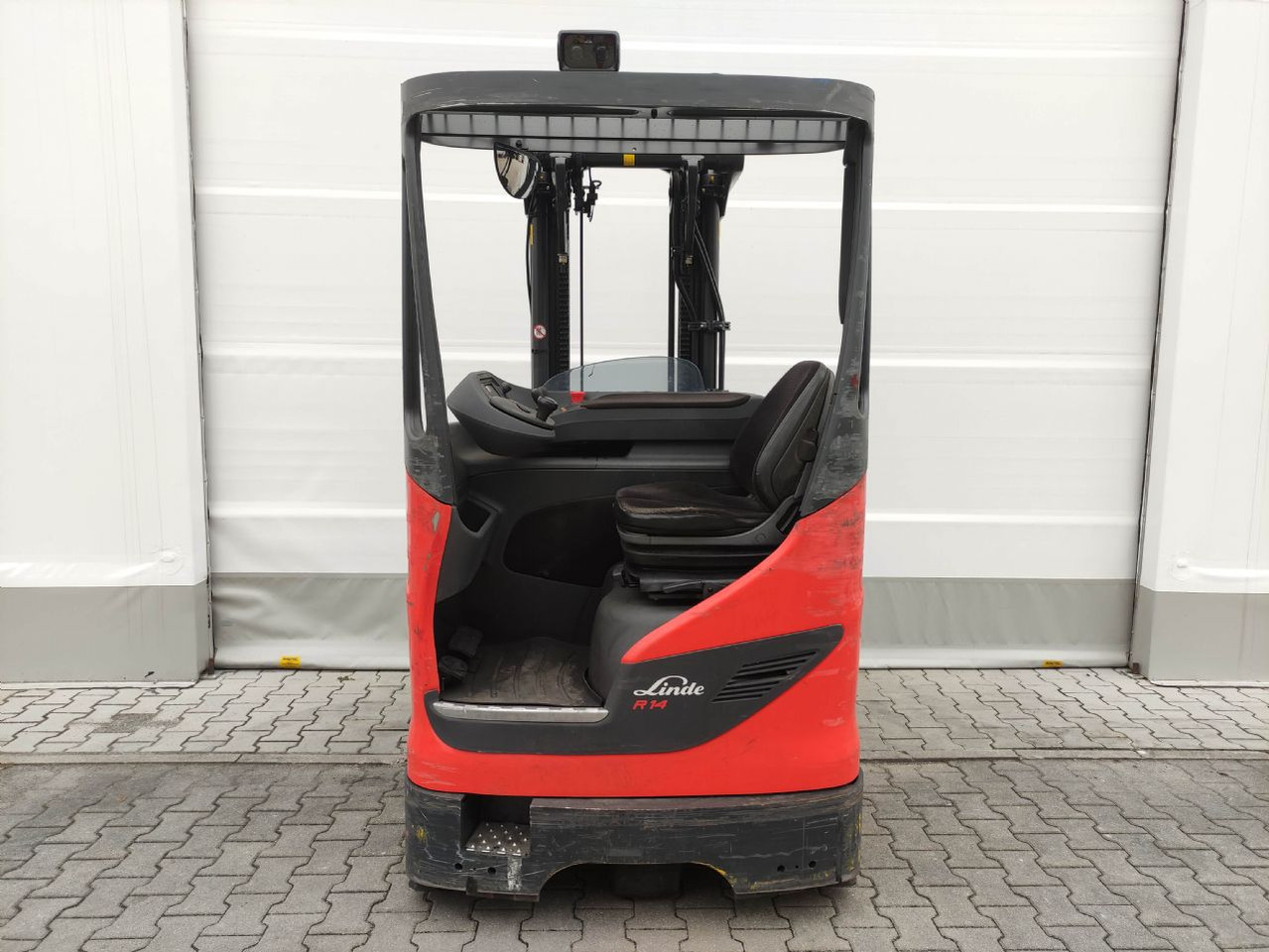 Linde R14G-01-1120 - Stivuitor cu catarg retractabil: Foto 4 Linde R14G-01-1120 - Stivuitor cu catarg retractabil: Foto 4