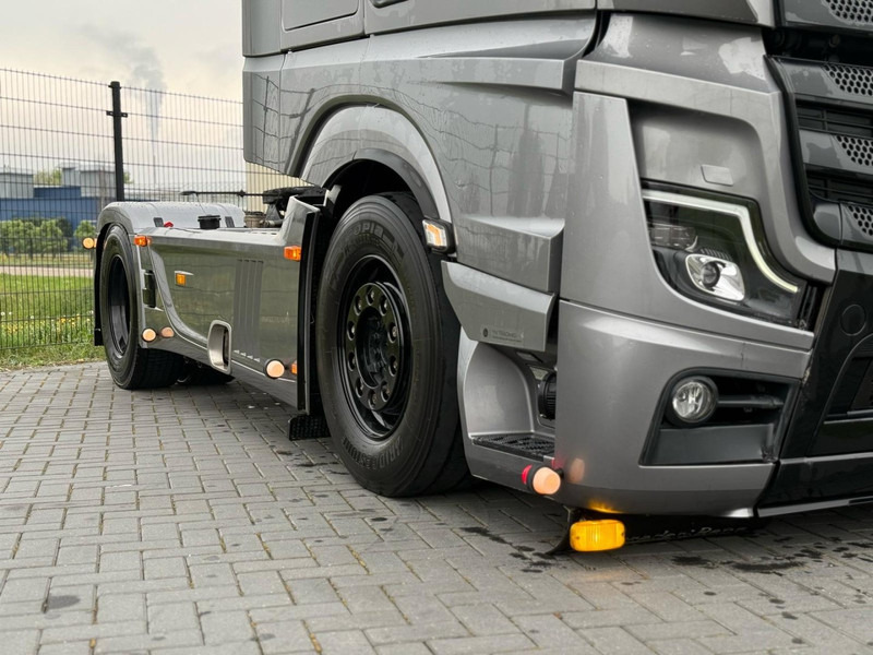 Mercedes-Benz 1863 SHOWTRUCK, VOLLUCHT, L PAKKET, HYDRAULIEK, TOPSTAAT. - Cap tractor: Foto 4 Mercedes-Benz 1863 SHOWTRUCK, VOLLUCHT, L PAKKET, HYDRAULIEK, TOPSTAAT. - Cap tractor: Foto 4