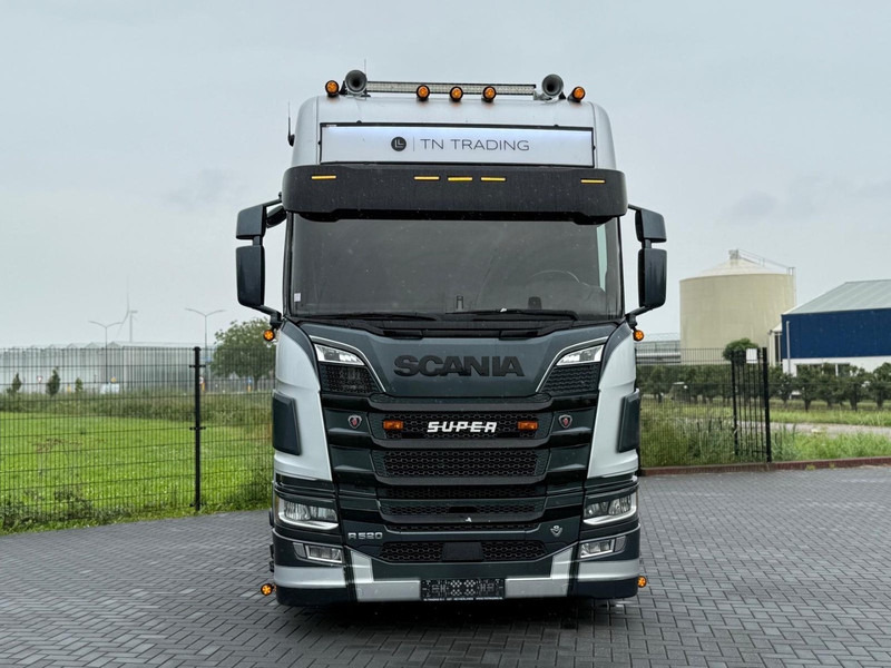 Scania R520 V8 NGS 6 BALLOONS, FULL AIR, RETARDER, 2X TANK, SHOW, FULL SPOILER. - Cap tractor: Foto 2 Scania R520 V8 NGS 6 BALLOONS, FULL AIR, RETARDER, 2X TANK, SHOW, FULL SPOILER. - Cap tractor: Foto 2