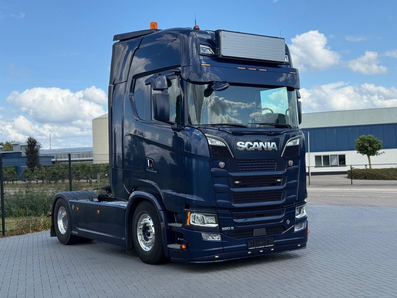 Scania S520 VOLLUCHT, ALCOA, 6 LUCHT BALGEN, LEER. - Cap tractor: Foto 1 Scania S520 VOLLUCHT, ALCOA, 6 LUCHT BALGEN, LEER. - Cap tractor: Foto 1