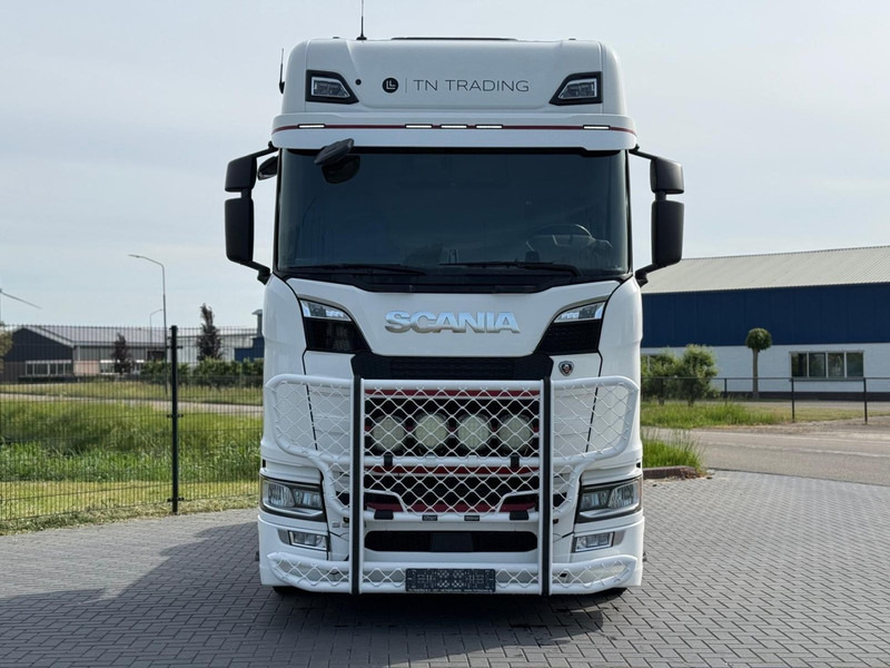 Scania S580 VOLLUCHT, PTO, LEER, RETARDER, TV, 3.15WB, BULLBAR. - Cap tractor: Foto 4 Scania S580 VOLLUCHT, PTO, LEER, RETARDER, TV, 3.15WB, BULLBAR. - Cap tractor: Foto 4