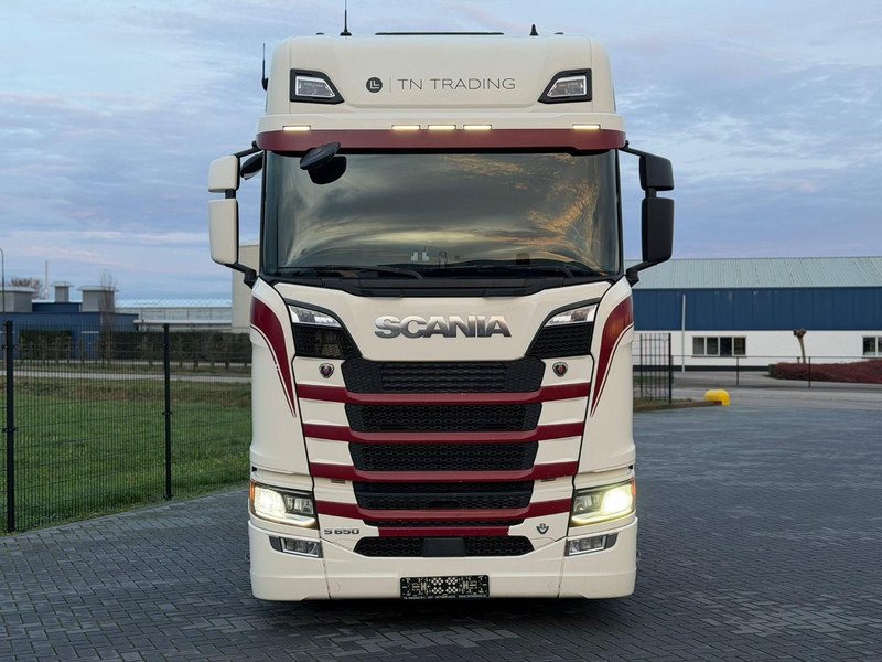 Scania S650 V8 NGS HYDRAULIEK, 3.35WB, VOLLUCHT, ALCOA, KING OF THE ROAD. - Cap tractor: Foto 2 Scania S650 V8 NGS HYDRAULIEK, 3.35WB, VOLLUCHT, ALCOA, KING OF THE ROAD. - Cap tractor: Foto 2