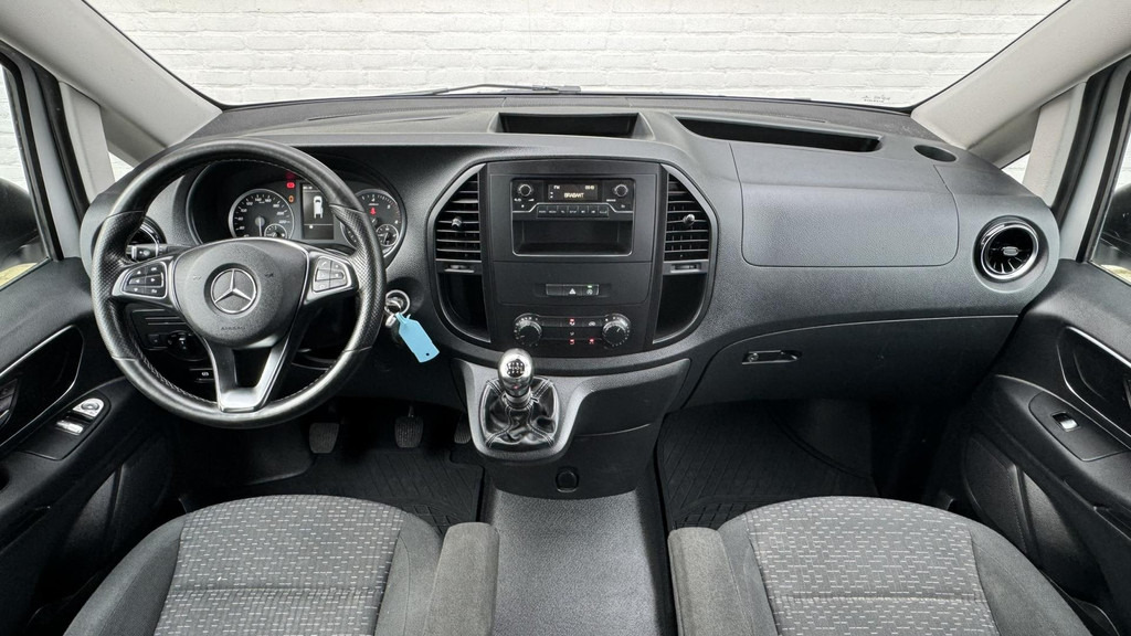 Interior photo 2: Autoutilitară cabină dublă Mercedes-Benz Vito-110 Dubbele Cabine Facelift Comfort Leder stuurwiel Airco Radio+media