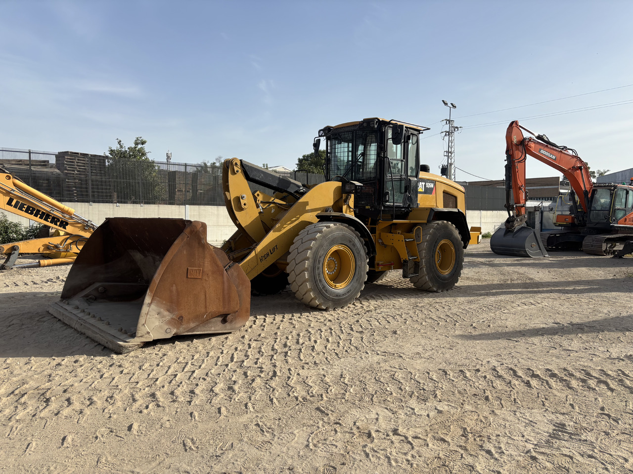 CATERPILLAR 926M - Încărcător frontal pe pneuri: Foto 1 CATERPILLAR 926M - Încărcător frontal pe pneuri: Foto 1