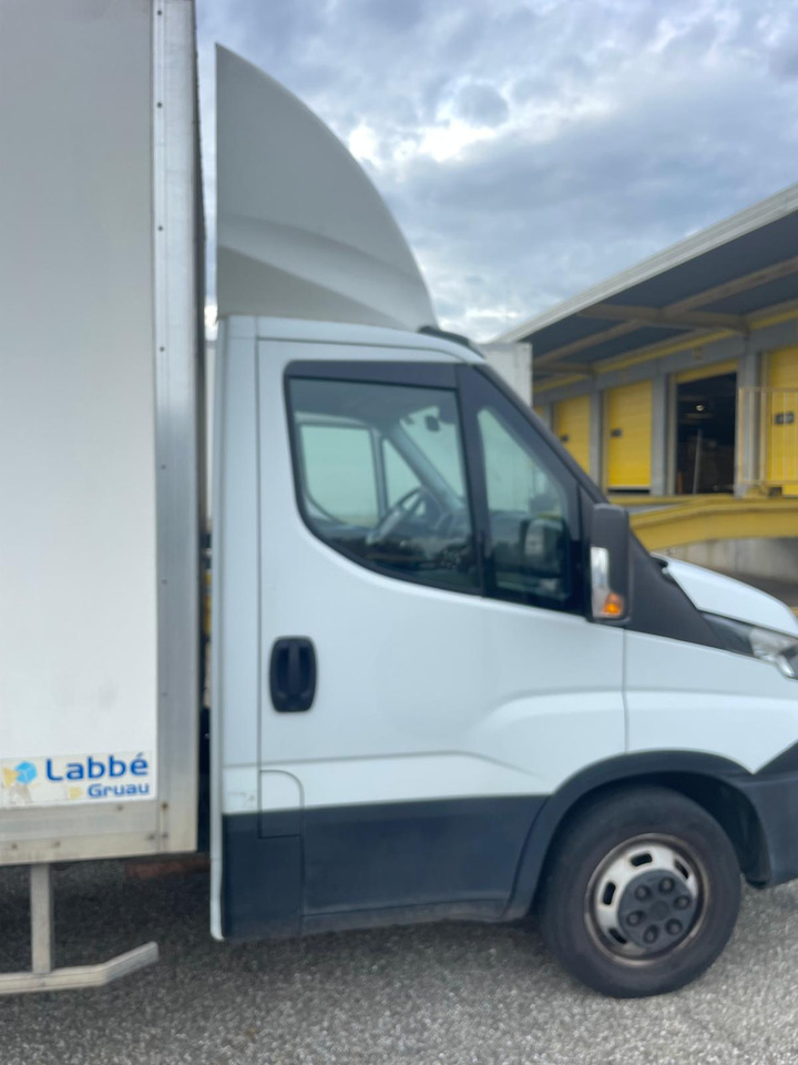 IVECO Dailly 35c16 - Autoutilitară box: Foto 2 IVECO Dailly 35c16 - Autoutilitară box: Foto 2