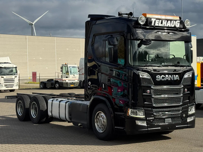 Scania R650 V8 6x4 Chassis Retarder WB 4.50 Only 465tkm! - Camion şasiu: Foto 3 Scania R650 V8 6x4 Chassis Retarder WB 4.50 Only 465tkm! - Camion şasiu: Foto 3
