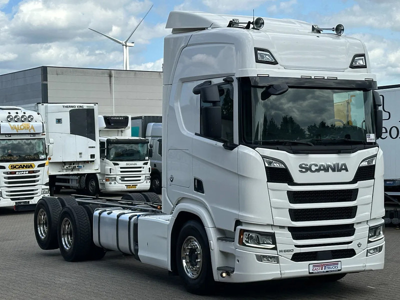 Scania R660 V8 6x4 Chassis with Lift-Axle / Retarder / 445 Tkm / Wb 4.75 / Full Air! - Camion şasiu: Foto 2 Scania R660 V8 6x4 Chassis with Lift-Axle / Retarder / 445 Tkm / Wb 4.75 / Full Air! - Camion şasiu: Foto 2