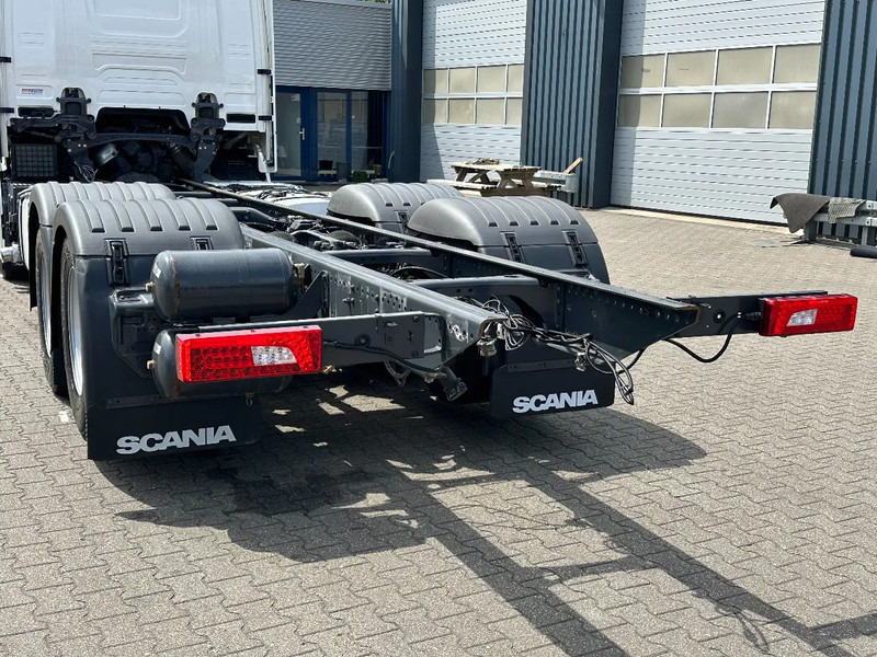 Scania R660 V8 6x4 Chassis with Lift-Axle / Retarder / Wb 4.75 / Full Air / 2 Tank - Camion şasiu: Foto 5 Scania R660 V8 6x4 Chassis with Lift-Axle / Retarder / Wb 4.75 / Full Air / 2 Tank - Camion şasiu: Foto 5