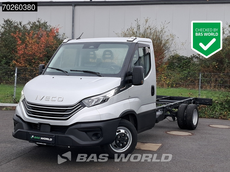 Iveco Daily 35C21 Neu! 3.0L 2025-Modell Automatik 210PS Radstand 410 Fahrgestell Doppelbereifung LED ACC Klima Euro6 Chassis A/C - Autoutilitară: Foto 1 Iveco Daily 35C21 Neu! 3.0L 2025-Modell Automatik 210PS Radstand 410 Fahrgestell Doppelbereifung LED ACC Klima Euro6 Chassis A/C - Autoutilitară: Foto 1