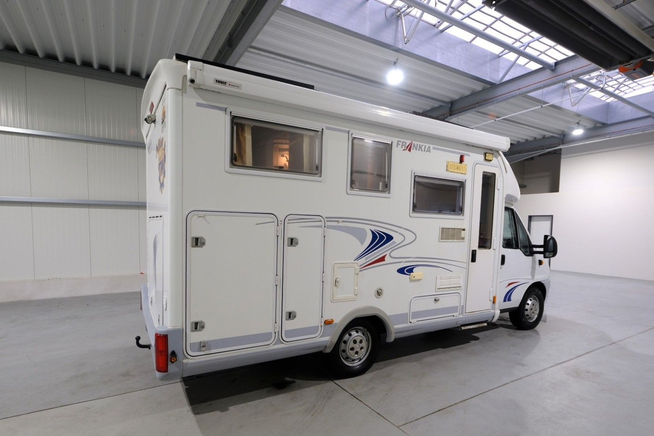 Frankia T 650 BD/Festbett/Garage/Solar/Markise Frankia T 650 BD/Festbett/Garage/Solar/Markise - Autorulotă semi-integrată: Foto 4 Frankia T 650 BD/Festbett/Garage/Solar/Markise Frankia T 650 BD/Festbett/Garage/Solar/Markise - Autorulotă semi-integrată: Foto 4