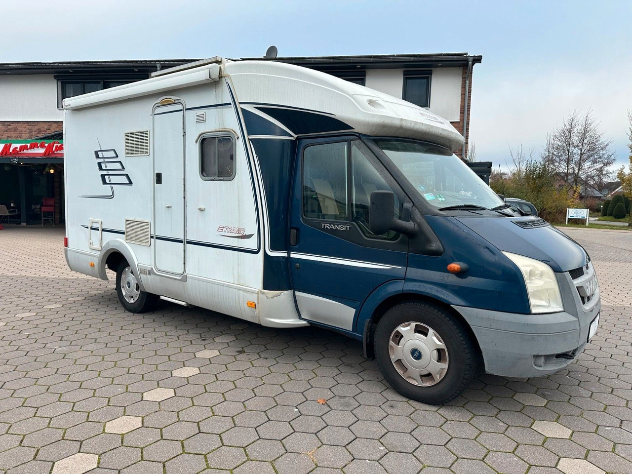 HYMER / ERIBA / HYMERCAR TRAMP T 572 CL/Festbett/Klima/Markise HYMER / ERIBA / HYMERCAR TRAMP T 572 CL/Festbett/Klima/Markise - Autorulotă semi-integrată: Foto 2 HYMER / ERIBA / HYMERCAR TRAMP T 572 CL/Festbett/Klima/Markise HYMER / ERIBA / HYMERCAR TRAMP T 572 CL/Festbett/Klima/Markise - Autorulotă semi-integrată: Foto 2