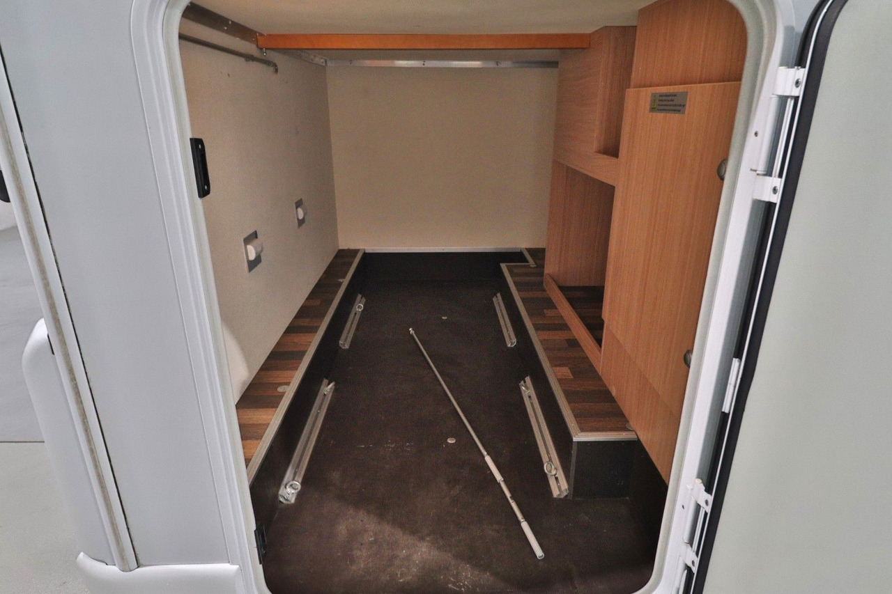 Knaus Sky Wave 650 MG/Festbett+Hubbett/Garage/Klima - Autorulotă semi-integrată: Foto 5 Knaus Sky Wave 650 MG/Festbett+Hubbett/Garage/Klima - Autorulotă semi-integrată: Foto 5