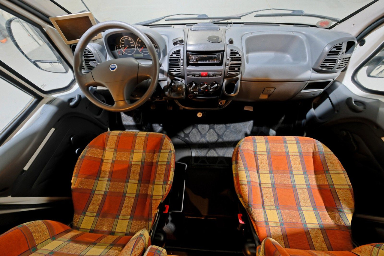 TEC Rotec Ti 6750 / Festbett / Klima /DPF-Grün - Autorulotă semi-integrată: Foto 5 TEC Rotec Ti 6750 / Festbett / Klima /DPF-Grün - Autorulotă semi-integrată: Foto 5