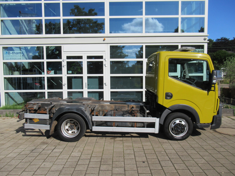 Renault Maxity 2.5DCi 107KW Chassis Twist Lock AIRCO - Autoutilitară: Foto 3 Renault Maxity 2.5DCi 107KW Chassis Twist Lock AIRCO - Autoutilitară: Foto 3