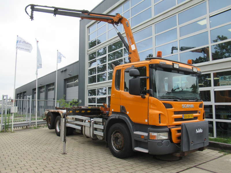 Scania P 320 B 6x2*4 + HMF 835 + HYVA Haakarm - Camion cu cârlig, Camion cu macara: Foto 2 Scania P 320 B 6x2*4 + HMF 835 + HYVA Haakarm - Camion cu cârlig, Camion cu macara: Foto 2
