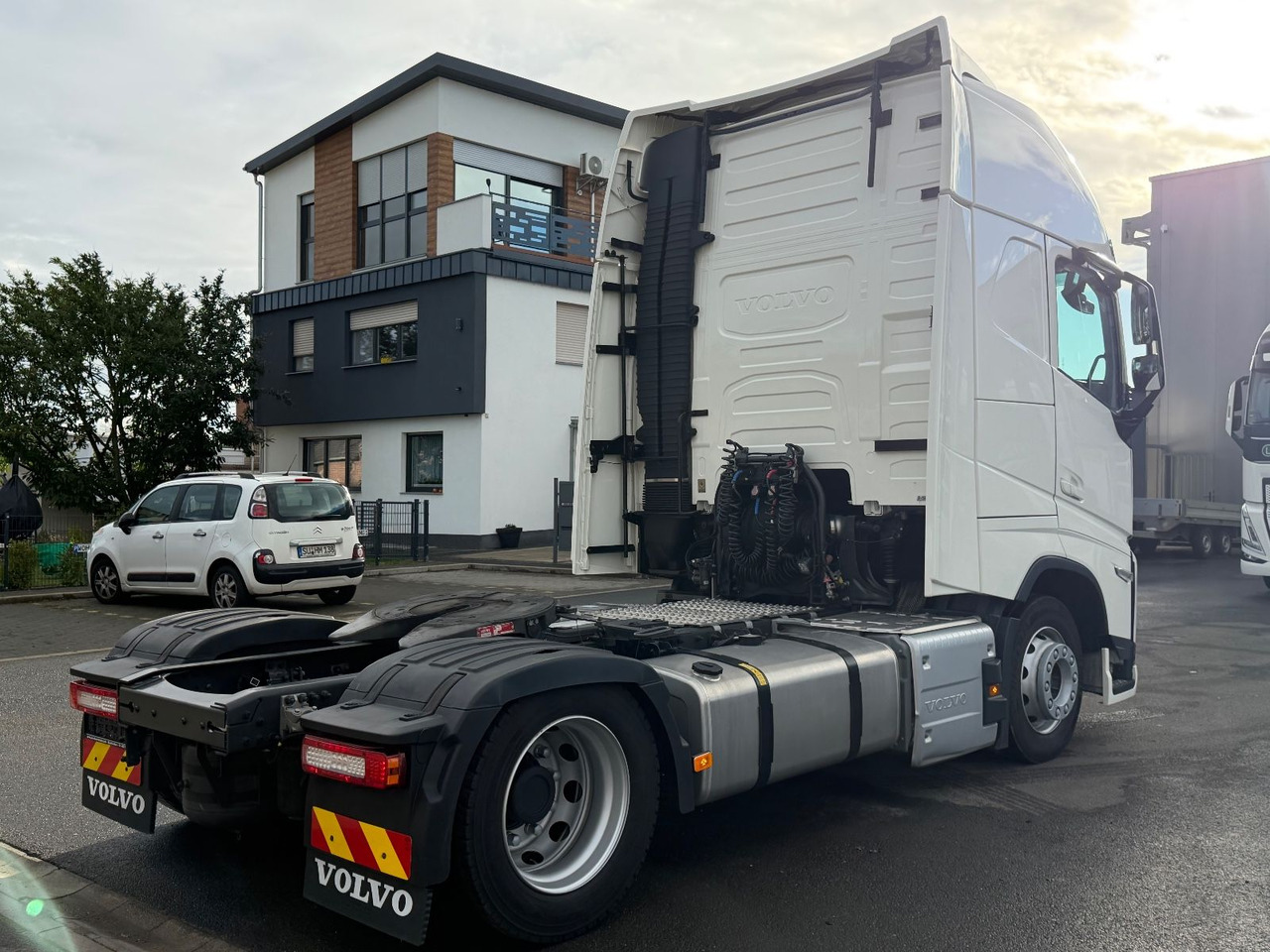Volvo FH 460 Globetrotter XL, iSave, Lowdeck, Hub, E6 - Cap tractor: Foto 4 Volvo FH 460 Globetrotter XL, iSave, Lowdeck, Hub, E6 - Cap tractor: Foto 4