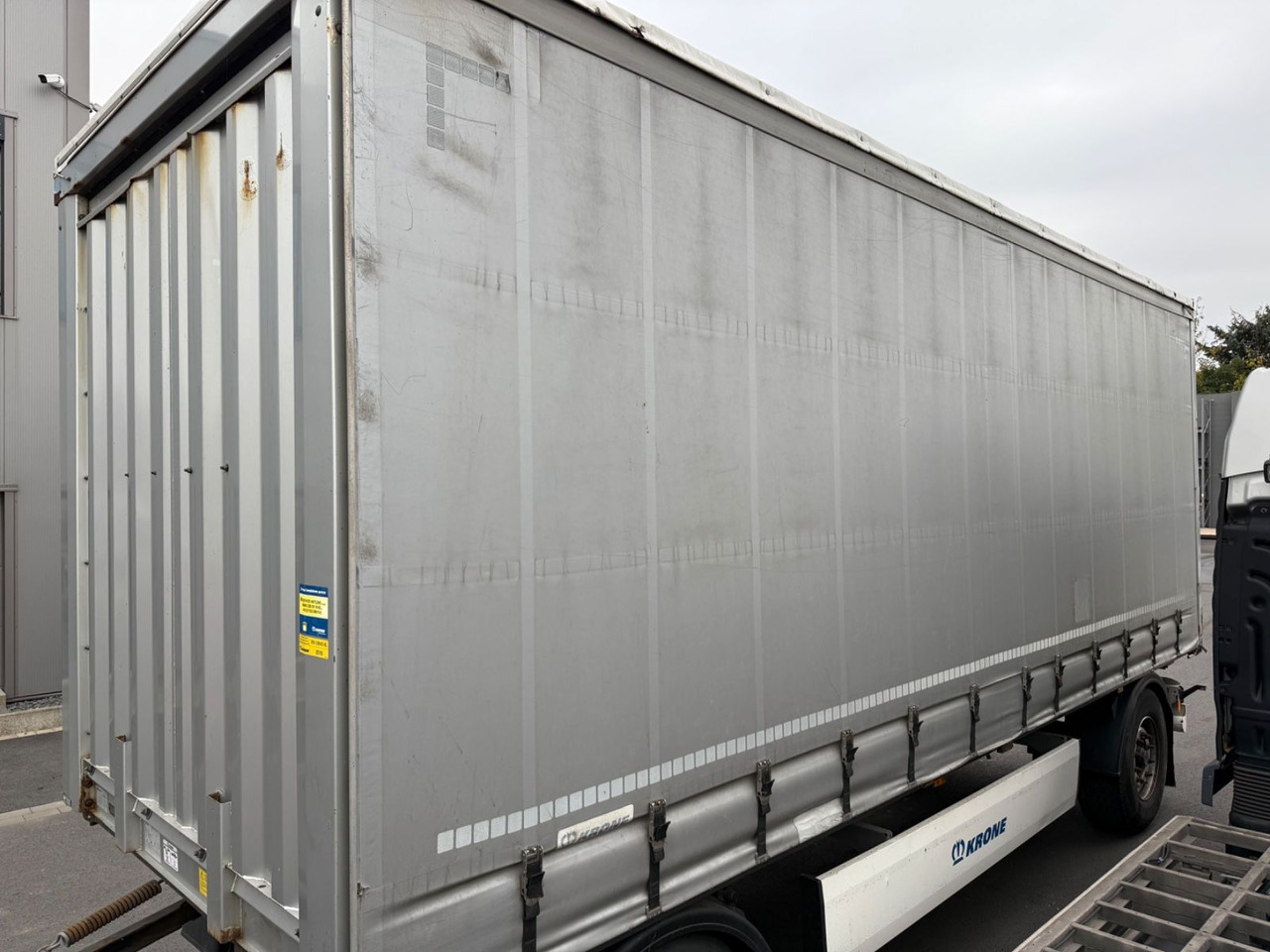 Krone AZ 18F DB06CLNF Curtainsider Pritsche/Plane - Remorcă cu prelată: Foto 4 Krone AZ 18F DB06CLNF Curtainsider Pritsche/Plane - Remorcă cu prelată: Foto 4