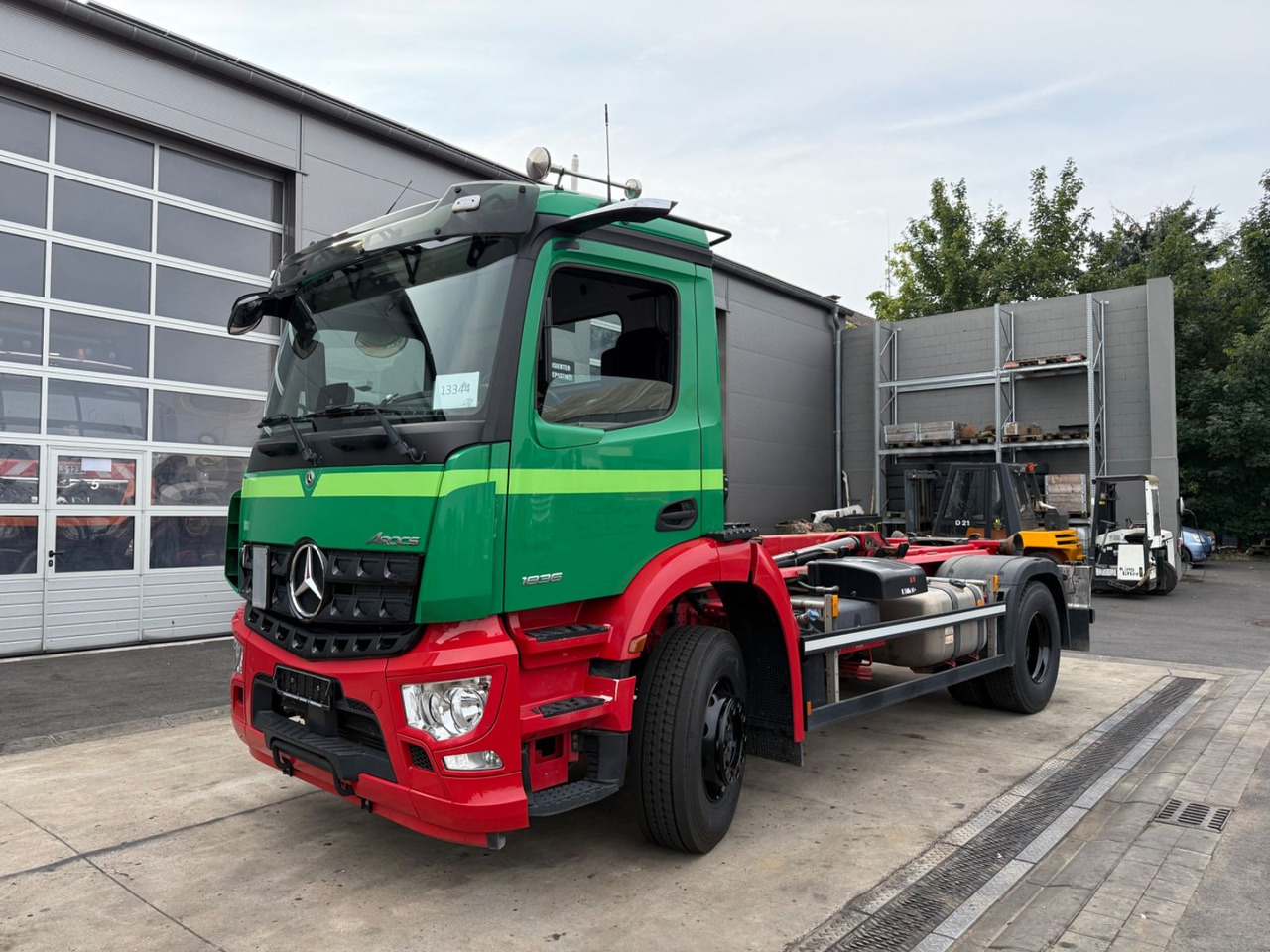 Mercedes-Benz Arocs 1836/10,7L/Hiab Ultima 14S/4x2/Autom./Top - Camion cu cârlig: Foto 1 Mercedes-Benz Arocs 1836/10,7L/Hiab Ultima 14S/4x2/Autom./Top - Camion cu cârlig: Foto 1