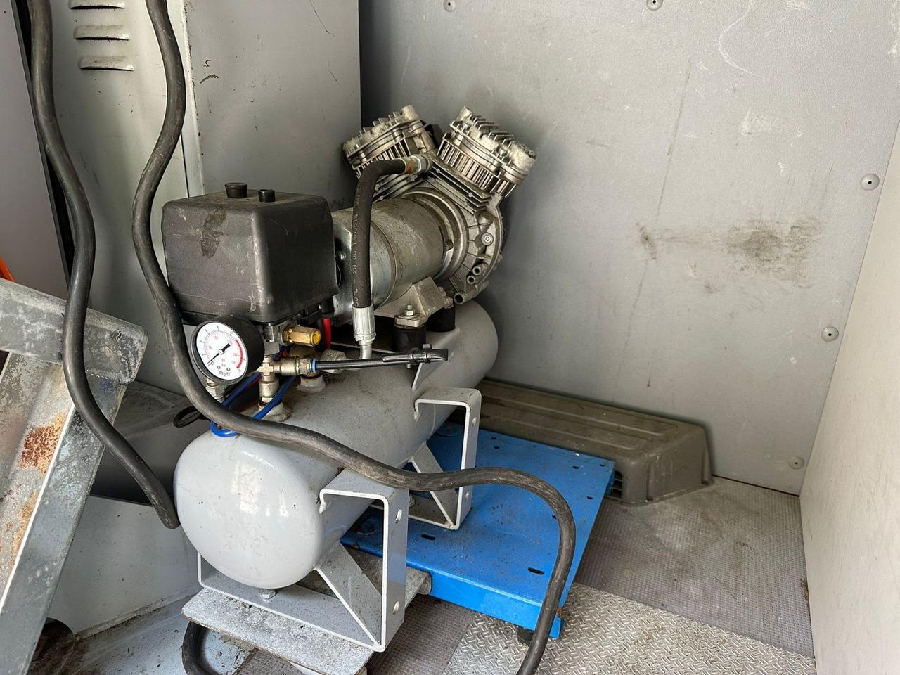 Camion cu nacela Mercedes-Benz Sprinter 515 CDI 4X4|13,2m Versailift ET-38-LFH: Foto 12 Camion cu nacela Mercedes-Benz Sprinter 515 CDI 4X4|13,2m Versailift ET-38-LFH: Foto 12