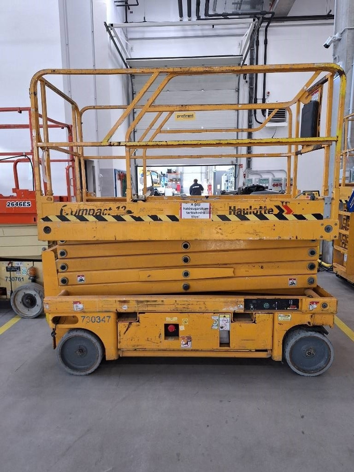 Haulotte Compact 12 - Platforma foarfeca: Foto 1 Haulotte Compact 12 - Platforma foarfeca: Foto 1