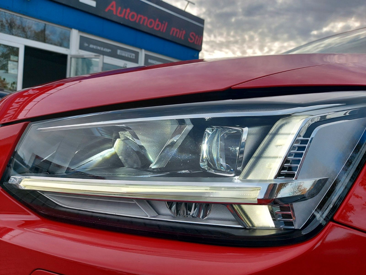 Audi Q2 40 TFSI quattro sport LED Leder Kamera AHK - SUV: Foto 2 Audi Q2 40 TFSI quattro sport LED Leder Kamera AHK - SUV: Foto 2