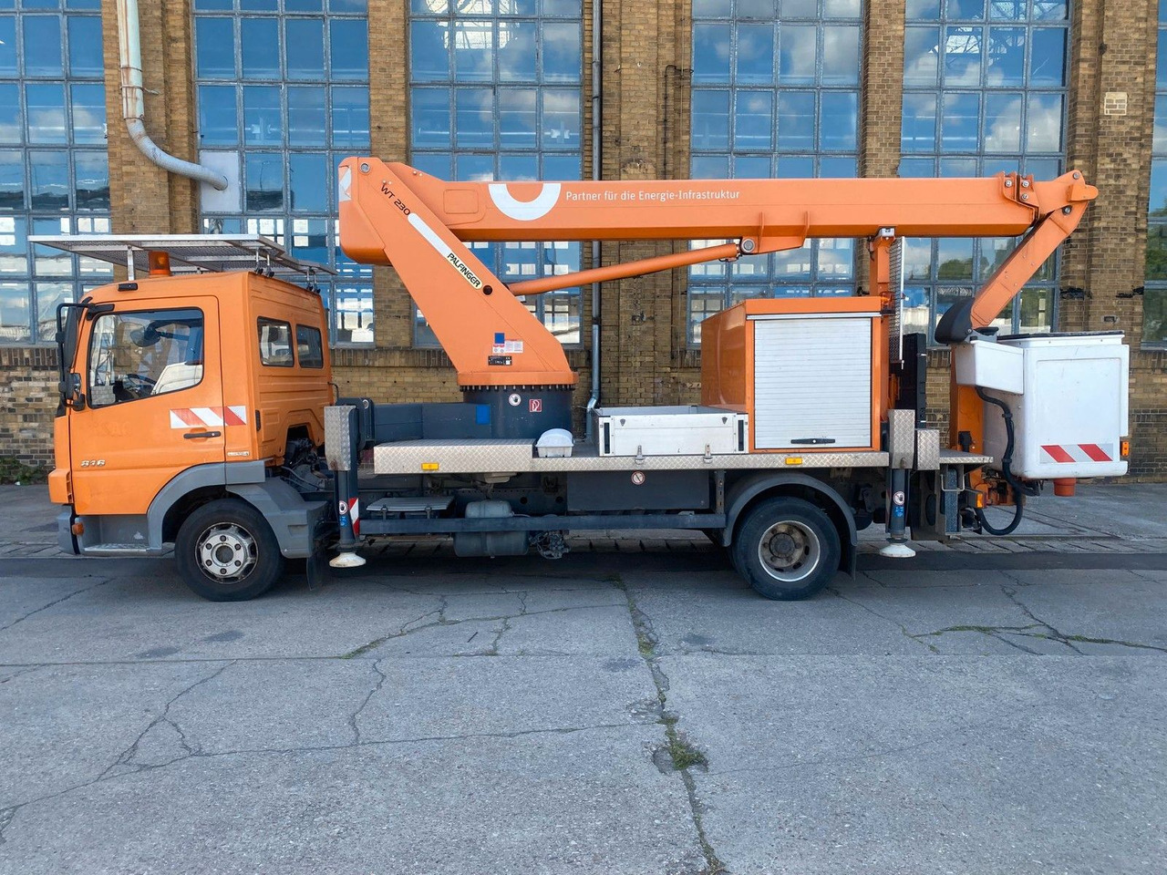 Mercedes-Benz ATEGO WUMAG ELEVANT WT230 23m TÜV - Camion cu nacela: Foto 5 Mercedes-Benz ATEGO WUMAG ELEVANT WT230 23m TÜV - Camion cu nacela: Foto 5