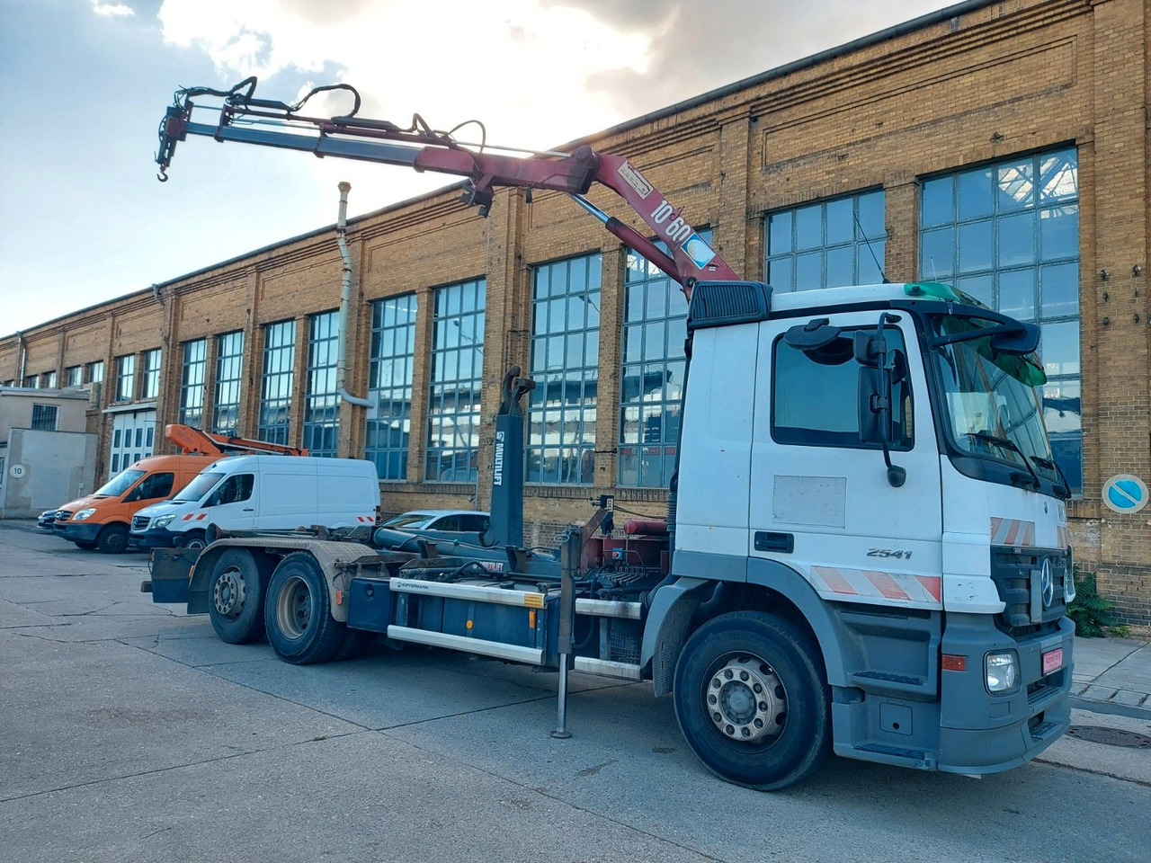 Mercedes-Benz Actros 6-Zyl. 2541 HMF KRAN ABROLLKIPPER - Camion cu cârlig, Camion cu macara: Foto 1 Mercedes-Benz Actros 6-Zyl. 2541 HMF KRAN ABROLLKIPPER - Camion cu cârlig, Camion cu macara: Foto 1