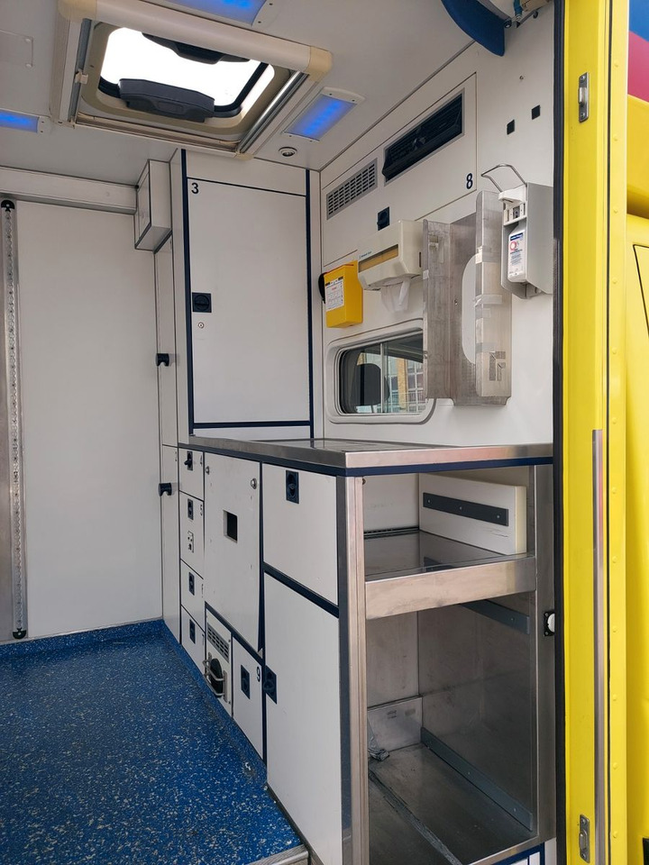 Leasing de  Mercedes-Benz Sprinter II Pritsche 516 Autom. RTW Ambulance Mercedes-Benz Sprinter II Pritsche 516 Autom. RTW Ambulance: Foto 23