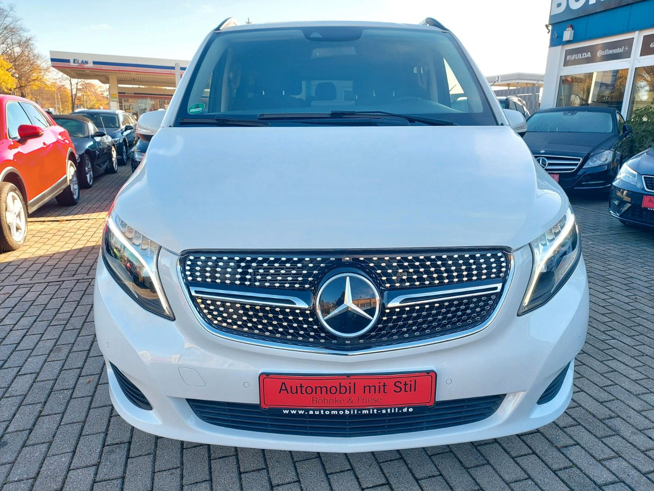 Mercedes-Benz V 250 EDITION 4MATIC lang AMG LED 8 Sitze Radar - Transport persoane: Foto 3 Mercedes-Benz V 250 EDITION 4MATIC lang AMG LED 8 Sitze Radar - Transport persoane: Foto 3