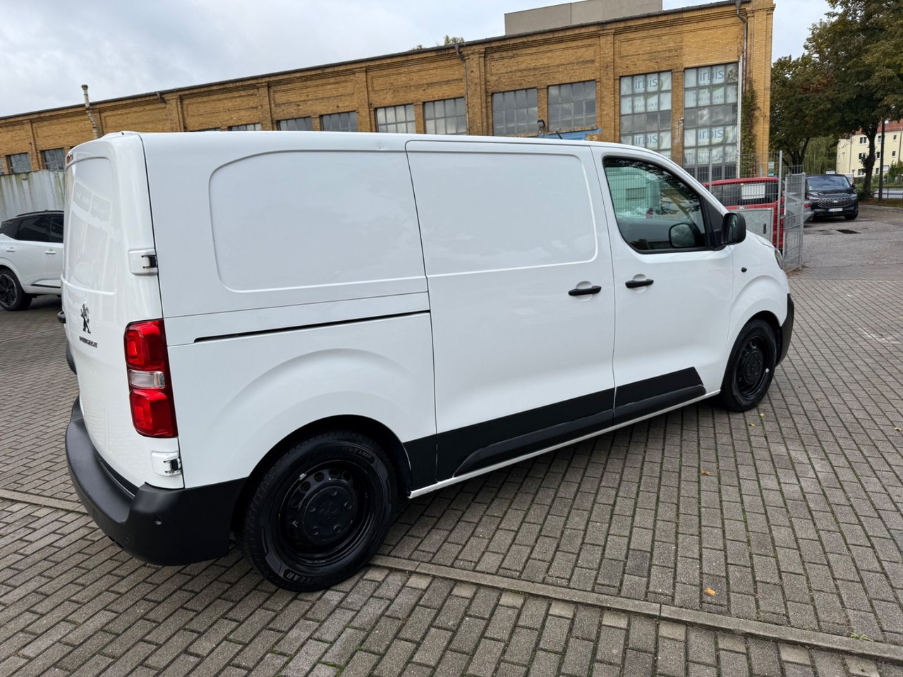 Peugeot Expert Kasten Premium L2 SHZ KLIMA STANDHEIZUNG - Transport persoane: Foto 4 Peugeot Expert Kasten Premium L2 SHZ KLIMA STANDHEIZUNG - Transport persoane: Foto 4