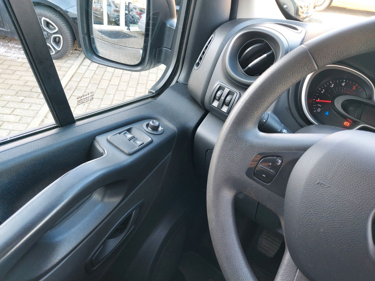 Microbuz, Transport persoane Renault Trafic Kasten L1H1 2,8t Komfort Klima Navi Tempo Renault Trafic Kasten L1H1 2,8t Komfort Klima Navi Tempo: Foto 14