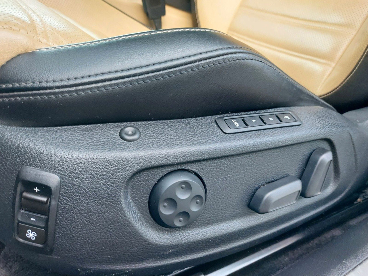 Volkswagen Passat CC DSG Sitzbelüftung ACC Radar Standheiz - Berlină/ Sedan: Foto 2 Volkswagen Passat CC DSG Sitzbelüftung ACC Radar Standheiz - Berlină/ Sedan: Foto 2