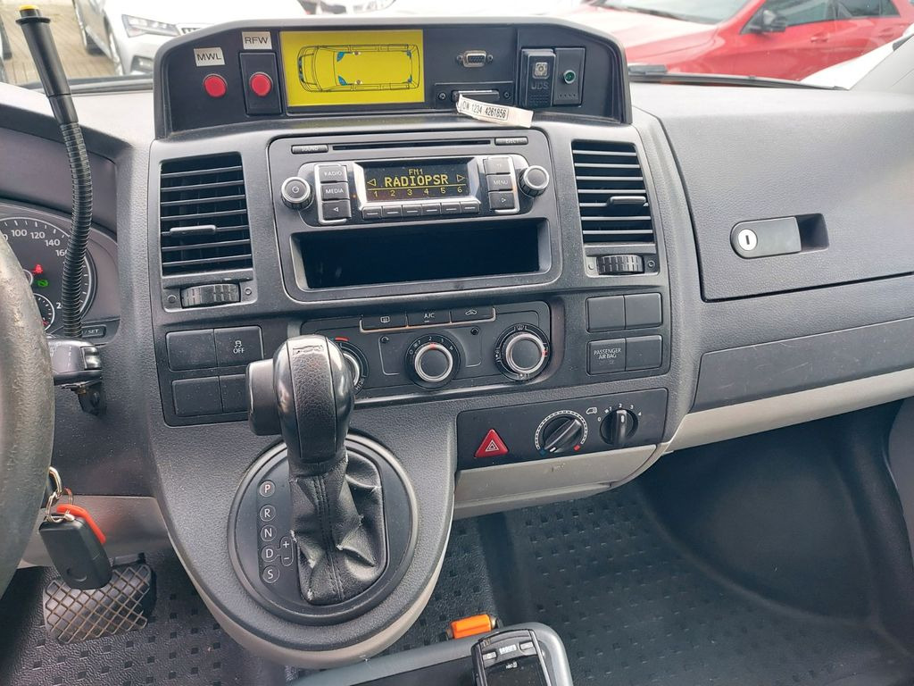 Leasing de Volkswagen T5 Transporter lang DSG 4Motion Xenon RTW NEF  Volkswagen T5 Transporter lang DSG 4Motion Xenon RTW NEF: Foto 18
