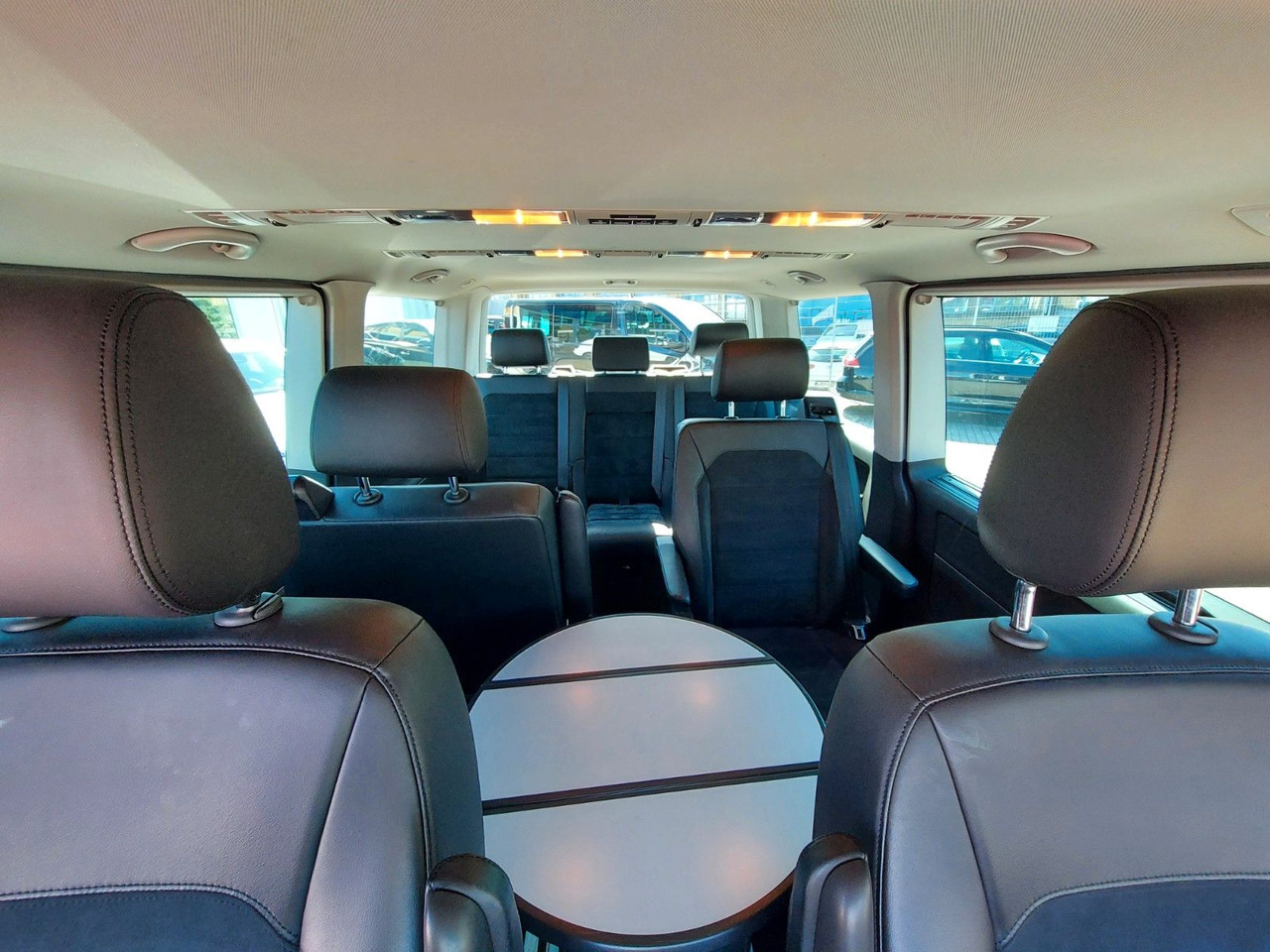 Volkswagen T6 Multivan Bus DSG Alcantara Navi 2XSchiebetür - Transport persoane: Foto 4 Volkswagen T6 Multivan Bus DSG Alcantara Navi 2XSchiebetür - Transport persoane: Foto 4