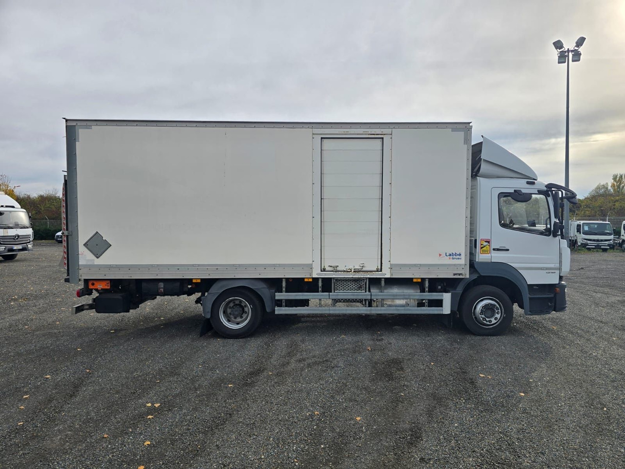 Mercedes-Benz Atego 1218 4x2 Koffer/FULL-ADR/EXIII/LBW/AC/EU6d - Camion furgon: Foto 4 Mercedes-Benz Atego 1218 4x2 Koffer/FULL-ADR/EXIII/LBW/AC/EU6d - Camion furgon: Foto 4