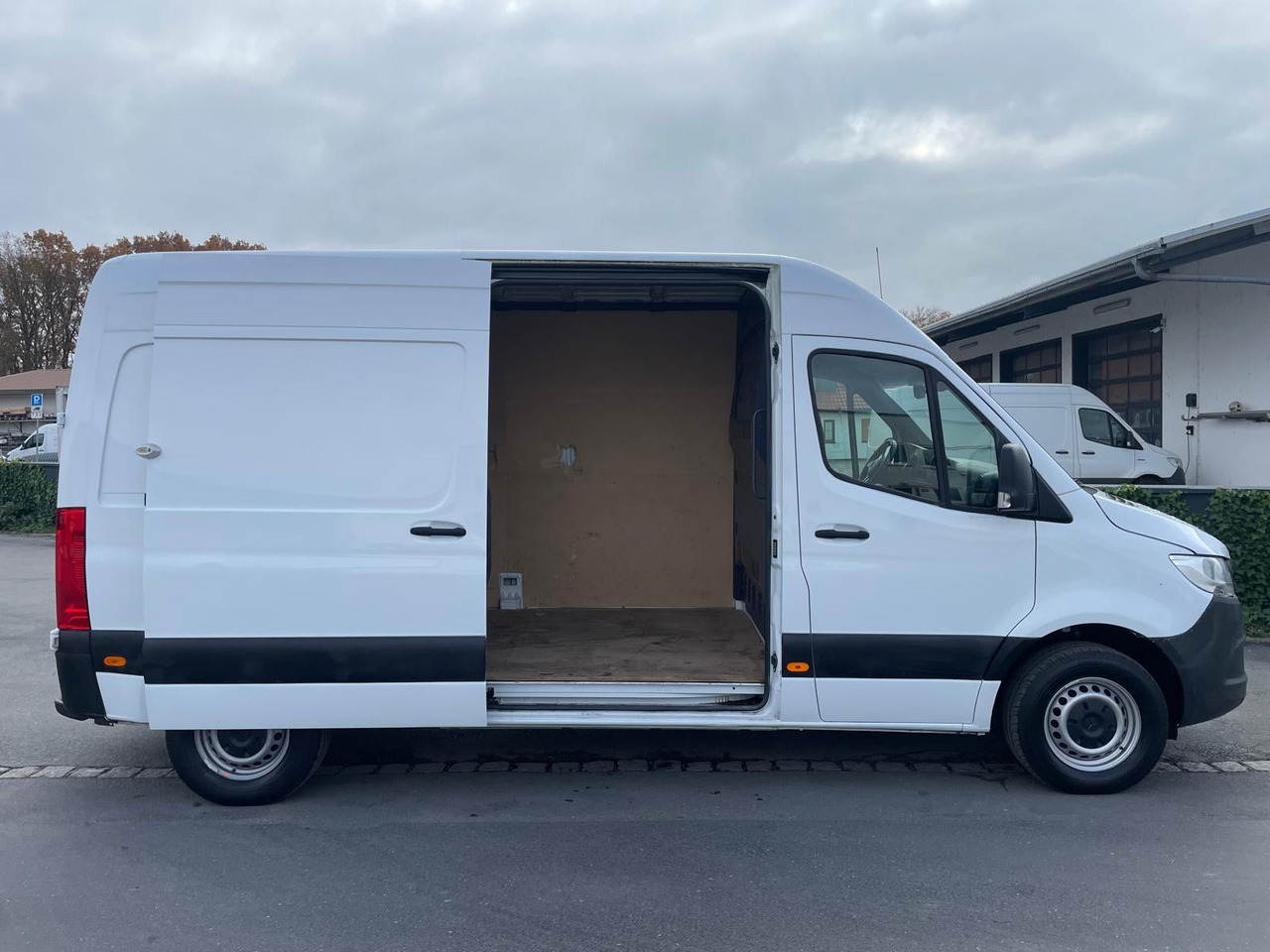 Dubă, Autoutilitară electrică Mercedes-Benz eSprinter L2H2 Kastenwagen/47KW/AC/Kamera: Foto 10 Dubă, Autoutilitară electrică Mercedes-Benz eSprinter L2H2 Kastenwagen/47KW/AC/Kamera: Foto 10
