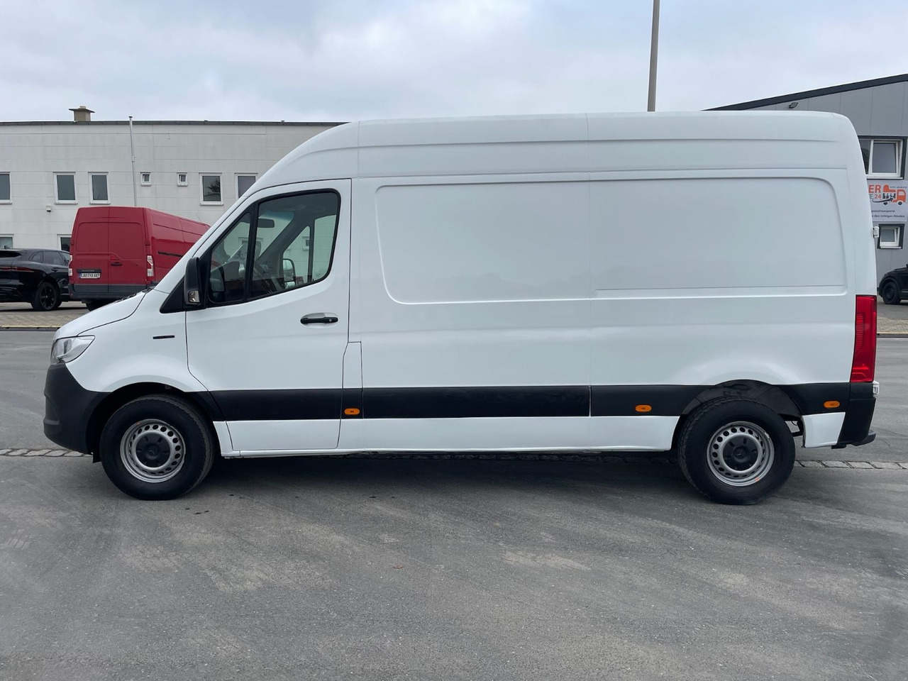 Mercedes-Benz eSprinter L2H2 Kastenwagen/47KW/AC/Kamera - Dubă, Autoutilitară electrică: Foto 4 Mercedes-Benz eSprinter L2H2 Kastenwagen/47KW/AC/Kamera - Dubă, Autoutilitară electrică: Foto 4