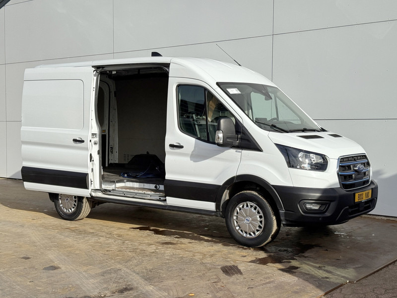 Ford E-Transit 390 75kWh 184PK 390 Elektrisch 75kWh 334km WLTP BEV Snelladen L2H2 Climate Control Tacho Carplay Camera Stoelverwarming Parkeersensoren voor achter Laadkabel - Dubă, Autoutilitară electrică: Foto 5 Ford E-Transit 390 75kWh 184PK 390 Elektrisch 75kWh 334km WLTP BEV Snelladen L2H2 Climate Control Tacho Carplay Camera Stoelverwarming Parkeersensoren voor achter Laadkabel - Dubă, Autoutilitară electrică: Foto 5
