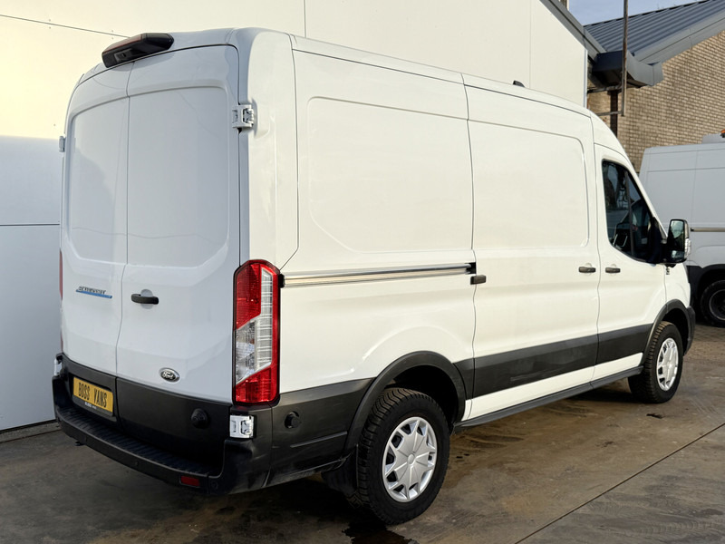 Ford E-Transit 390 75kWh 184PK 390 Elektrisch 75kWh 334km WLTP BEV Snelladen L2H2 Climate Control Tachograaf Carplay 360° Camera Stoelverwarming Parkeersensoren voor achter Laadkabel - Dubă, Autoutilitară electrică: Foto 3 Ford E-Transit 390 75kWh 184PK 390 Elektrisch 75kWh 334km WLTP BEV Snelladen L2H2 Climate Control Tachograaf Carplay 360° Camera Stoelverwarming Parkeersensoren voor achter Laadkabel - Dubă, Autoutilitară electrică: Foto 3