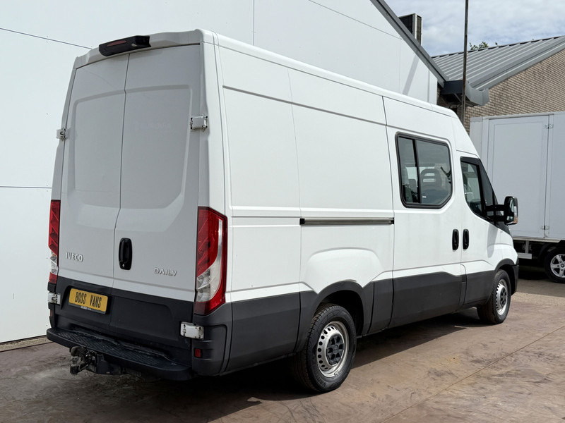 Iveco Daily 35S14 2.3 L2H2 Dubbele Cabine 7 Stoelen Airco Cruise Control Trekhaak 3.5t Lucht geveerde stoel - Dubă, Autoutilitară cabină dublă: Foto 3 Iveco Daily 35S14 2.3 L2H2 Dubbele Cabine 7 Stoelen Airco Cruise Control Trekhaak 3.5t Lucht geveerde stoel - Dubă, Autoutilitară cabină dublă: Foto 3