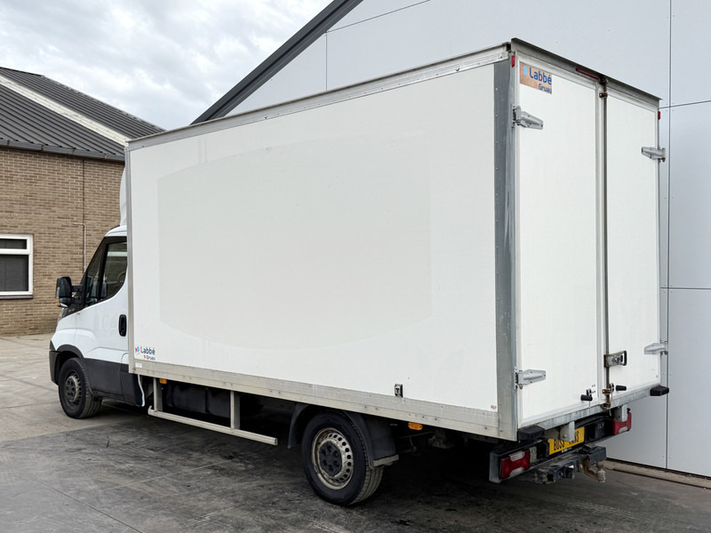 Iveco Daily 35S16 2.3 Bakwagen met achterdeur 3,5t Trekhaak Meubelbak Koffer Airco Cruise Control Camera - Autoutilitară box: Foto 2 Iveco Daily 35S16 2.3 Bakwagen met achterdeur 3,5t Trekhaak Meubelbak Koffer Airco Cruise Control Camera - Autoutilitară box: Foto 2