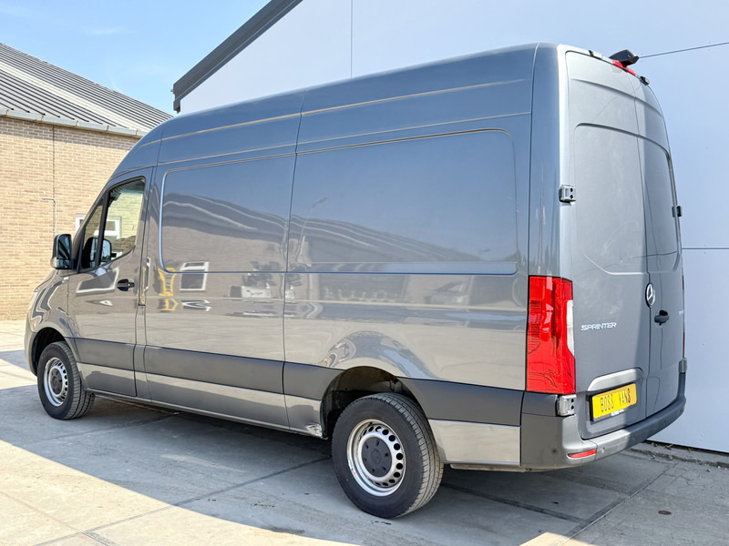 Mercedes-Benz Sprinter 319 1.9 CDI Automaat L2H2 Airco Cruise Control Lane Assist Camera Carplay Dodehoek waarschuwing Parkeersensoren voor achter - Dubă: Foto 2 Mercedes-Benz Sprinter 319 1.9 CDI Automaat L2H2 Airco Cruise Control Lane Assist Camera Carplay Dodehoek waarschuwing Parkeersensoren voor achter - Dubă: Foto 2
