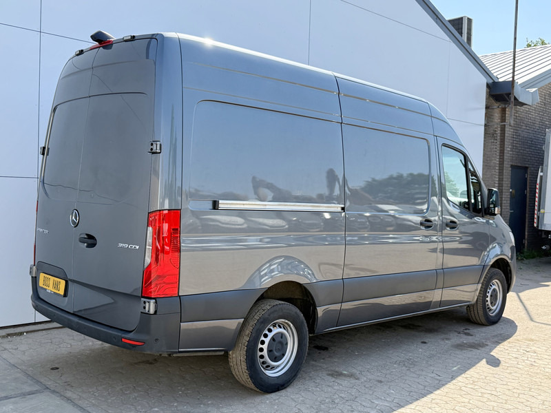 Mercedes-Benz Sprinter 319 1.9 CDI Automaat L2H2 Airco Cruise Control Lane Assist Camera Carplay Dodehoek waarschuwing Parkeersensoren voor achter - Dubă: Foto 3 Mercedes-Benz Sprinter 319 1.9 CDI Automaat L2H2 Airco Cruise Control Lane Assist Camera Carplay Dodehoek waarschuwing Parkeersensoren voor achter - Dubă: Foto 3