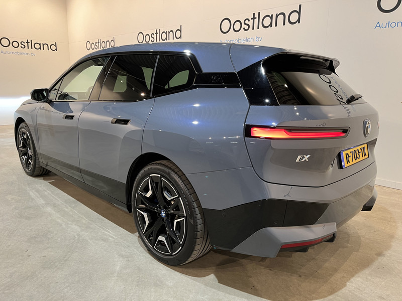BMW iX xDrive40 High Executive 77 kWh / Luchtvering / Pano / Harman Kardon / Trekhaak / Sportpakket / 27.750 KM !! - SUV: Foto 4 BMW iX xDrive40 High Executive 77 kWh / Luchtvering / Pano / Harman Kardon / Trekhaak / Sportpakket / 27.750 KM !! - SUV: Foto 4