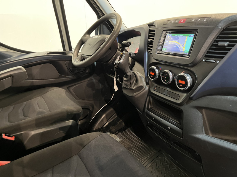 Iveco Daily 35S18D 3.0 375 Automaat Open Laadbak / Hiab Kraan / Euro 6 / Trekhaak 3500 KG / Airco / Camera / Navigatie / 3-Zits / 67.000 KM !! - Autoutilitară cu platformă: Foto 3 Iveco Daily 35S18D 3.0 375 Automaat Open Laadbak / Hiab Kraan / Euro 6 / Trekhaak 3500 KG / Airco / Camera / Navigatie / 3-Zits / 67.000 KM !! - Autoutilitară cu platformă: Foto 3