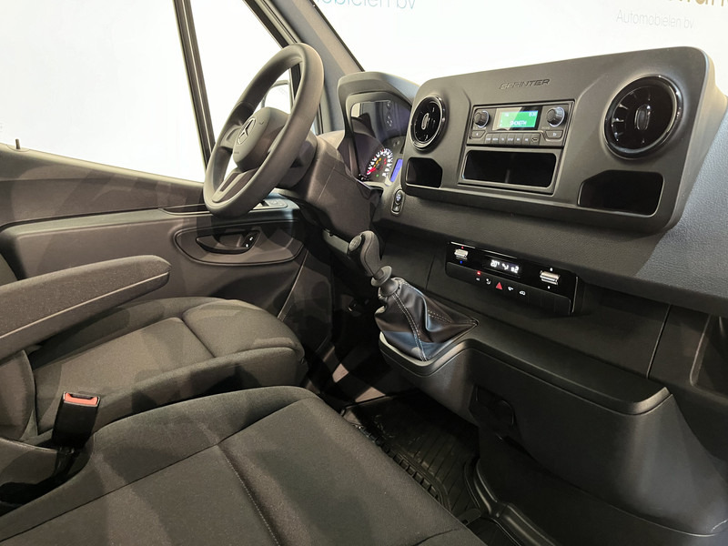 Mercedes-Benz Sprinter 315 CDI L2 RWD DC Dubbel Cabine Open Laadbak / Euro 6 / Trekhaak 3500 KG / Airco / DC 7 Pers. 650 KM !! / BPM VRIJ !! - Autoutilitară cu platformă, Autoutilitară cabină dublă: Foto 3 Mercedes-Benz Sprinter 315 CDI L2 RWD DC Dubbel Cabine Open Laadbak / Euro 6 / Trekhaak 3500 KG / Airco / DC 7 Pers. 650 KM !! / BPM VRIJ !! - Autoutilitară cu platformă, Autoutilitară cabină dublă: Foto 3