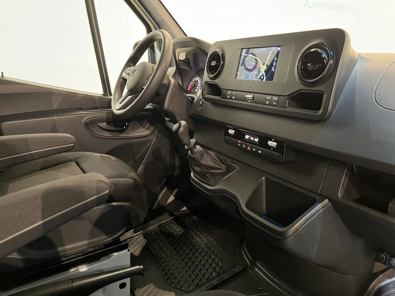 Mercedes-Benz Sprinter 315 CDI L4H2 RWD / Euro 6 / MBUX / Airco / Cruise Control / Camera / CarPlay / Navigatie / 6.143 KM !! / BPM VRIJ !! - Dubă: Foto 3 Mercedes-Benz Sprinter 315 CDI L4H2 RWD / Euro 6 / MBUX / Airco / Cruise Control / Camera / CarPlay / Navigatie / 6.143 KM !! / BPM VRIJ !! - Dubă: Foto 3