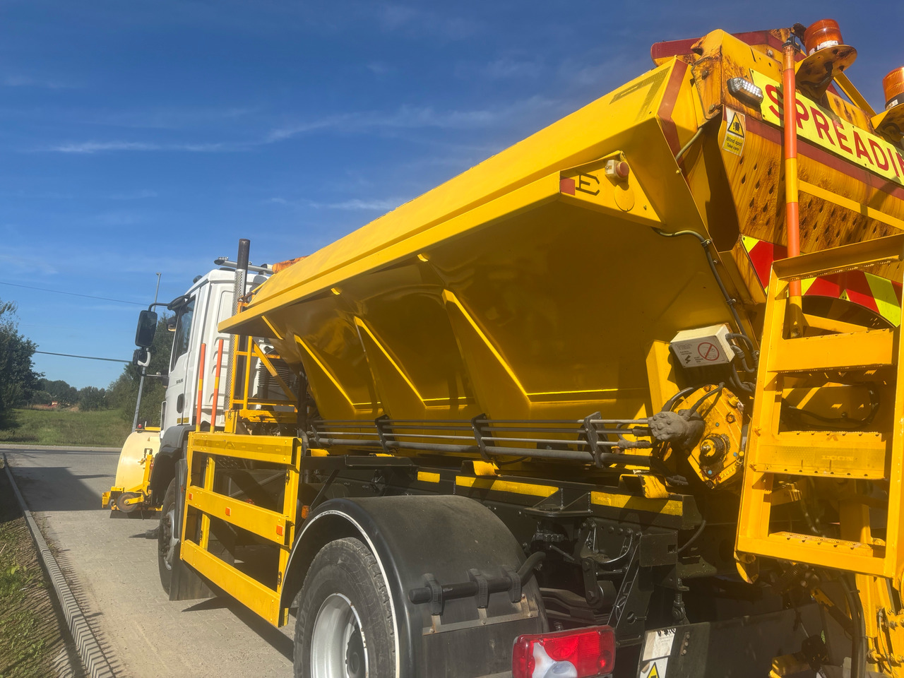 MAN TGM 18.290 4x4 BB GRITTER/SPREADER/PLOUGH - Utilaj deszăpezire: Foto 4 MAN TGM 18.290 4x4 BB GRITTER/SPREADER/PLOUGH - Utilaj deszăpezire: Foto 4